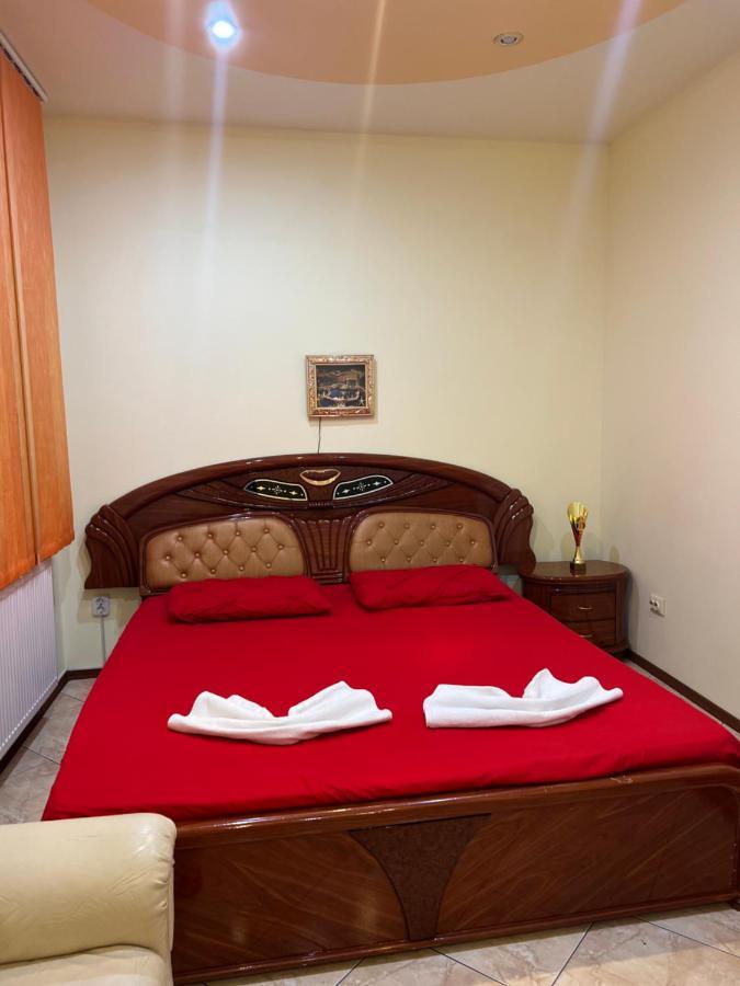 Aurora Boutique-Studio Premium Bed & Breakfast Bucureşti Exterior foto